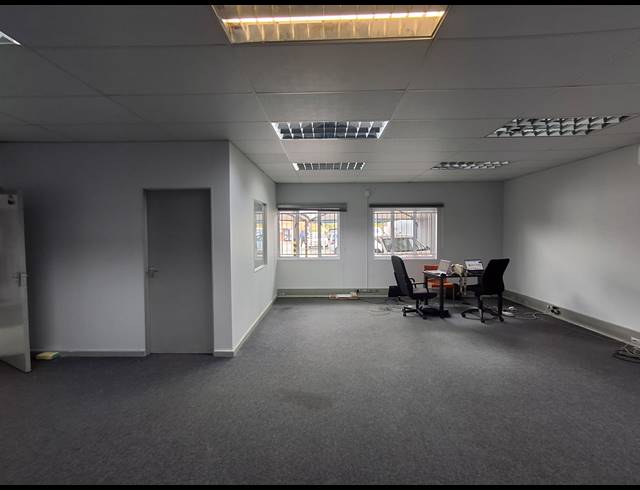 90M² OFFICE TO LET IN VINCENT